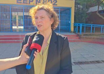 NUEVOS TIEMPOS EN EDUCACIÓN: EN CASTELLI EL GOBIERNO ENTREGÓ LIBROS Y KITS ESCOLARES PARA INSTITUCIONES DE LA REGIONAL EDUCATIVA II.