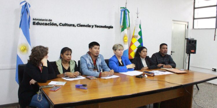 EDUCACIÓN REALIZÓ PRIMER FORO DE ALFABETIZADORES DE LOS PUEBLOS ORIGINARIOS