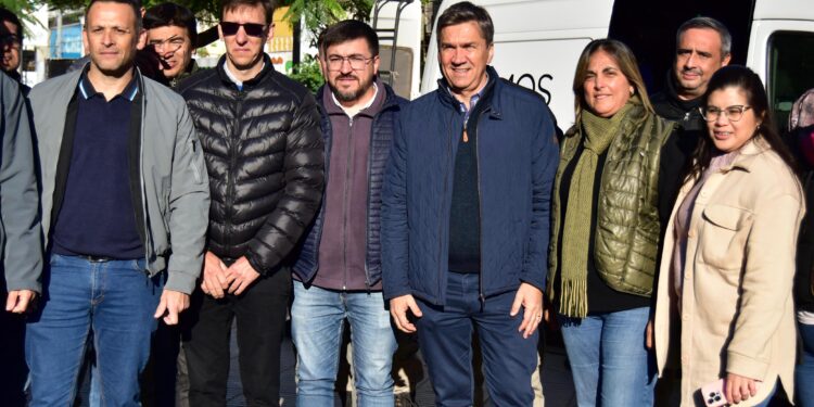 EL GOBERNADOR ZDERO PRESENTÓ CAMIONETAS CON CONECTIVIDAD SATELITAL PARA LA FISCALIZACIÓN DE BOSQUES Y MONTES CHAQUEÑOS