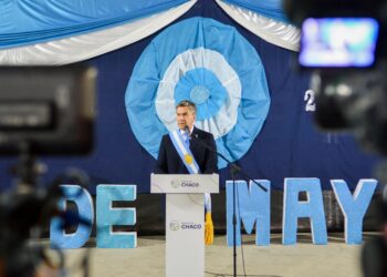 BASAIL: EL GOBERNADOR ZDERO ENCABEZÓ EL ACTO CENTRAL POR EL 215° ANIVERSARIO DE LA REVOLUCIÓN DE MAYO