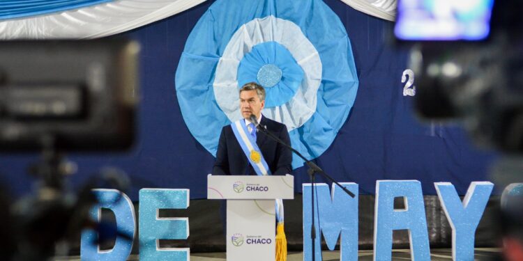 BASAIL: EL GOBERNADOR ZDERO ENCABEZÓ EL ACTO CENTRAL POR EL 215° ANIVERSARIO DE LA REVOLUCIÓN DE MAYO
