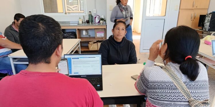 INTERINATOS Y SUPLENCIAS PARA DOCENTES DE PUEBLOS ORIGINARIOS: LA JUNTA EBII RECORRIÓ LA REGIONAL 1 INSCRIBIENDO EN TERRITORIO