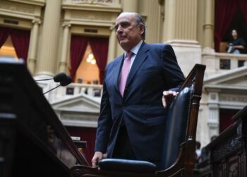 Francos va al Senado para brindar su informe en medio del impacto por la condena a Cristina Kirchner