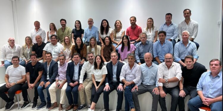 Un grupo de intendentes del PRO resiste un acuerdo con La Libertad Avanza y se tensa la negociación bonaerense