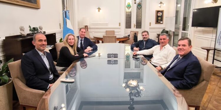 PBA sin Cristina: el PJ vuelve a negociar su disputa interna, mientras el Gobierno y el PRO retoman las conversaciones