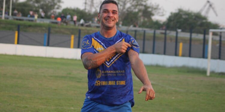 Tragedia en el fútbol chaqueño: falleció Enzo Pittau durante un partido en Machagai