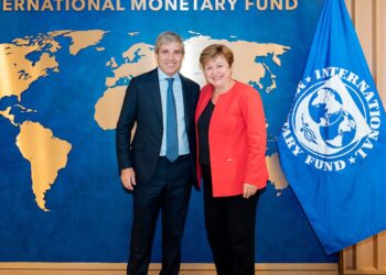 El Gobierno Argentino Afina Estrategias para la Crucial Misión del FMI con el Foco en Reservas y Balance Fiscal