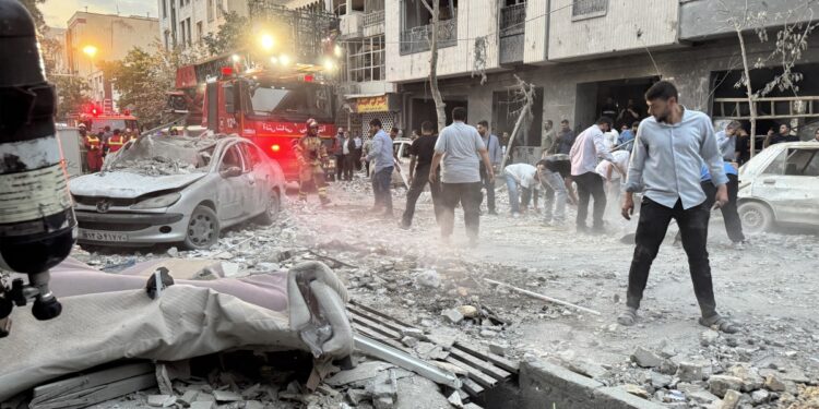 Escalada Sin Precedentes en Oriente Medio: Ataques entre Israel e Irán Elevan la Tensión Regional