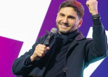 Santa Fe: Pullaro Consolida Poder en la Provincia y el Peronismo Celebra en Rosario