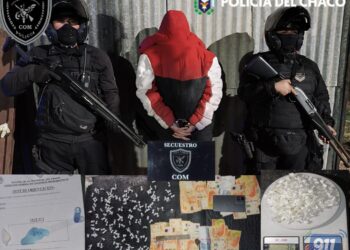 DETUVIERON A UN JOVEN CON 149 ENVOLTORIOS DE COCAÍNA Y MÁS DE 50 MIL PESOS EN EFECTIVO
