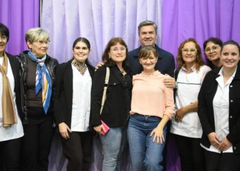 HISTÓRICO: EL GOBERNADOR ZDERO ENTREGÓ 400 ANTENAS SATELITALES PARA BENEFICIAR A ESCUELAS CHAQUEÑAS