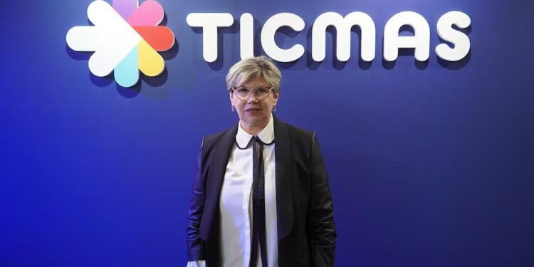 BS. AS: NAIDENOFF, EN EL ESPACIO TICMAS DE LA FERIA DEL LIBRO «QUE LOS CHAQUEÑOS PUEDAN SALIR ADELANTE DE LA MANO DE LA EDUCACIÓN»