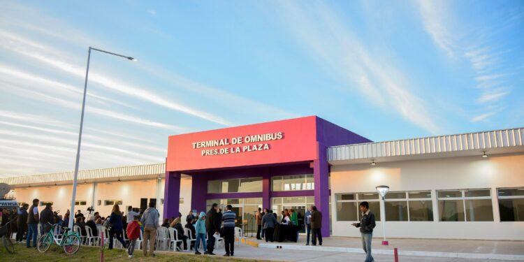 “ES UN HECHO HISTÓRICO”, ASEGURÓ EL GOBERNADOR ZDERO, TRAS INAGURAR LA NUEVA TERMINAL DE ÓMNIBUS EN PRESIDENCIA DE LA PLAZA