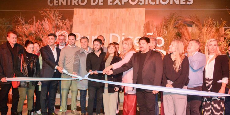 EL GOBERNADOR ZDERO ACOMPAÑÓ LA APERTURA DE LA FERIA PURO DISEÑO RAÍCES EDICIÓN CHACO