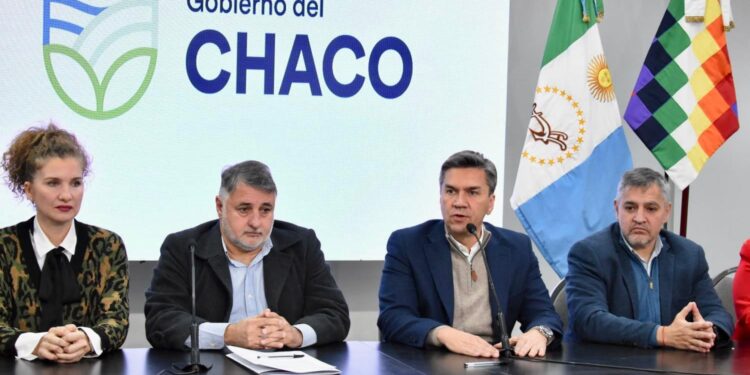 EL GOBERNADOR ZDERO ENTREGÓ EQUIPOS INFORMÁTICOS PARA REGISTROS CIVILES DE TODA LA PROVINCIA