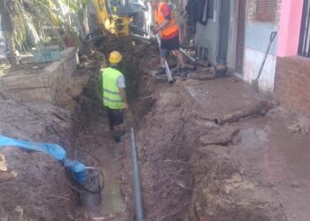 BARRIO LA LIGURIA- RESISTENCIA: SAMEEP REPARÓ UN CAÑO Y SE RESTABLECE EL SERVICIO DE AGUA POTABLE