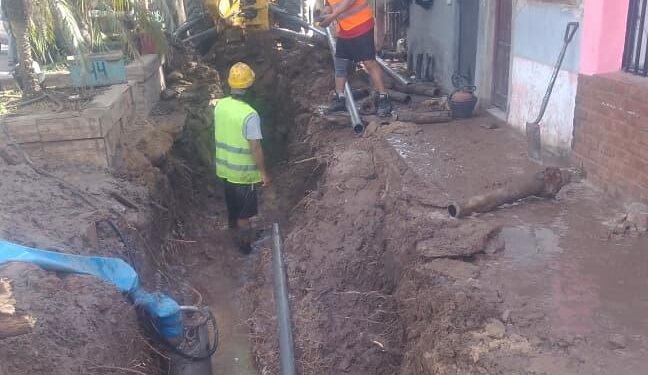 BARRIO LA LIGURIA- RESISTENCIA: SAMEEP REPARÓ UN CAÑO Y SE RESTABLECE EL SERVICIO DE AGUA POTABLE