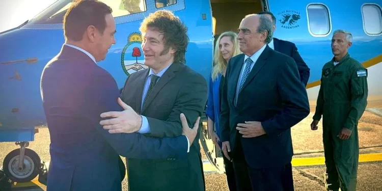 La Libertad Avanza Sella Alianza con Gustavo Valdés y Sacude al Peronismo