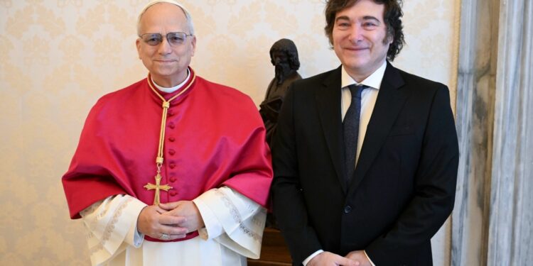 Milei Se Reúne con León XIV en el Vaticano: Un Acercamiento Clave para el Gobierno Argentino