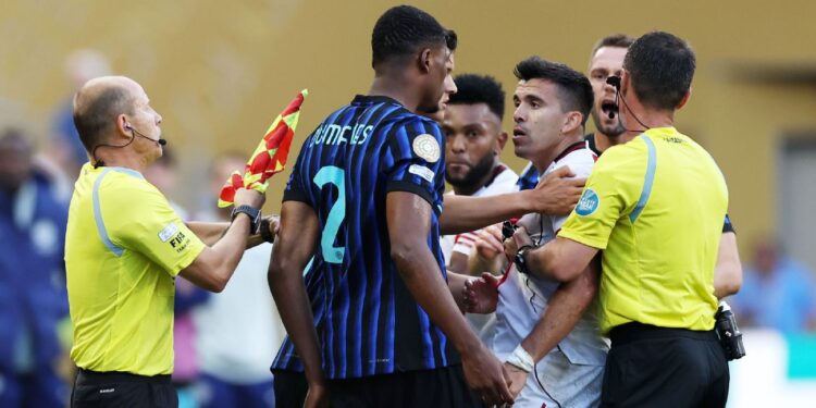 Tras Agrio Cruce con Acuña, Figura del Inter de Milán Rompe el Silencio y Cierra Capítulo