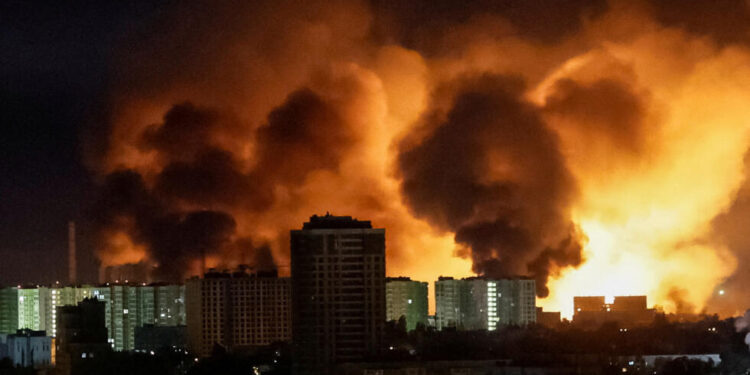 Ataque ucraniano con drones arrasa base aérea en Siberia: destruyen 40 aeronaves rusas