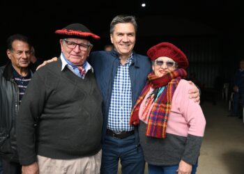 ESTE SÁBADO: SE ENTREGÓ UNA NUEVA MAQUINARIA PARA EL CONSORCIO CAMINERO N°65 «TACUARÍ ESTE» DE PUERTO VILELAS