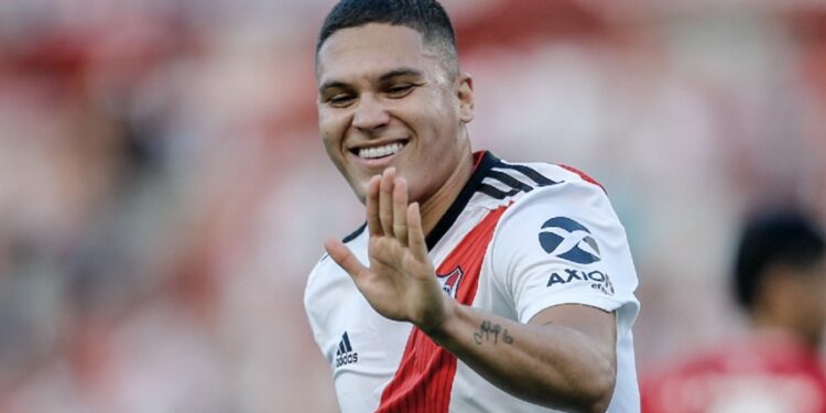 El Retorno del Mago: Juan Fernando Quintero Desata Euforia en River Plate con su Tercer Ciclo
