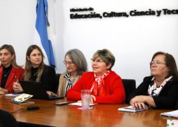 LA MINISTRA NAIDENOFF ANUNCIÓ LA PUESTA EN MARCHA DEL PROGRAMA ESCUELAS ALFA EN RED