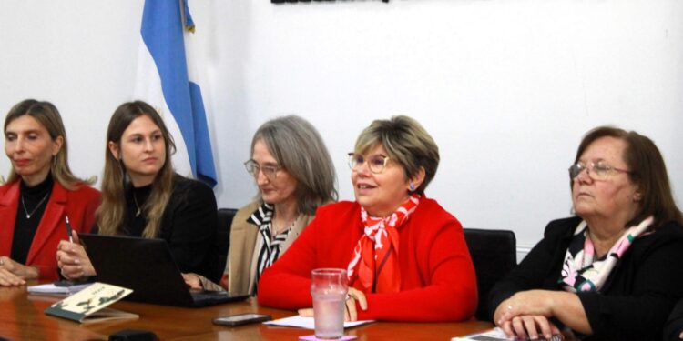 LA MINISTRA NAIDENOFF ANUNCIÓ LA PUESTA EN MARCHA DEL PROGRAMA ESCUELAS ALFA EN RED