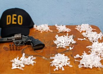 TRAS ALLANAMIENTO SECUESTRAN 223 BOCHITAS DE COCAÍNA Y UN ARMA DE FUEGO