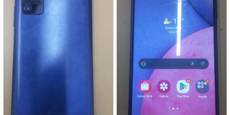 ARREBATO EL TELEFONO A UN EMPLEADO DE UN SUPER Y TÉRMINO APREHENDIDO