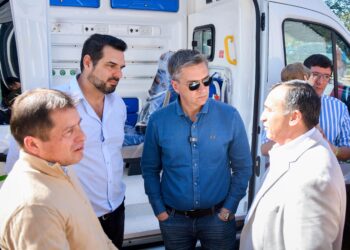 PLAN PROVINCIAL DE FORTALECIMIENTO SANITARIO: EL GOBERNADOR ZDERO ENTREGÓ AMBULANCIA DE ALTA TECNOLOGÍA EN PRESIDENCIA ROCA