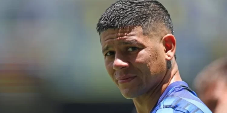 Marcos Rojo publicó una foto con el utilero de Boca en medio del escándalo