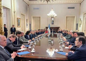 El Gobierno Busca Tender Puentes con Provincias ante Creciente Acecho Opositor