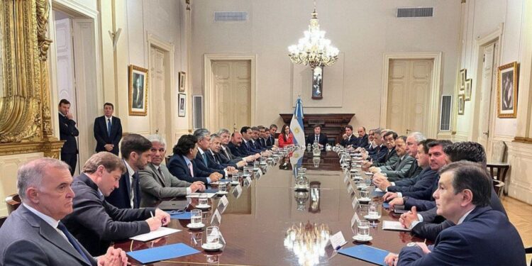 El Gobierno Busca Tender Puentes con Provincias ante Creciente Acecho Opositor