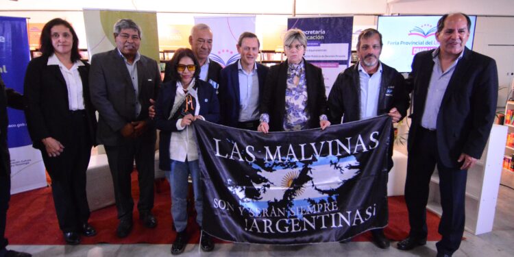 EDUCACIÓN PRESENTÓ LA OLIMPIADA PROVINCIAL HISTORIA DE MALVINAS EN LA FERIA DEL LIBRO