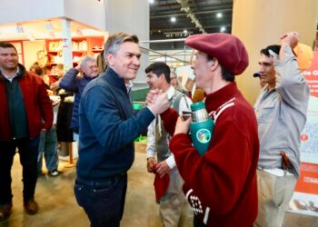 EL GOBERNADOR ZDERO PRESENTE EN LA RURAL DE PALERMO: EL CHACO MUESTRA SU POTENCIAL PRODUCTIVO ANTE TODO EL PAÍS