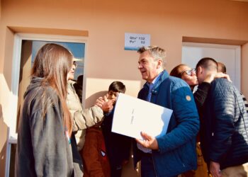 MÁS FAMILIAS CHAQUEÑAS CUMPLEN EL SUEÑO DE LA CASA PROPIA: EL GOBERNADOR ZDERO ENTREGÓ VIVIENDAS EN EL BARRIO SANTA RITA DE SÁENZ PEÑA