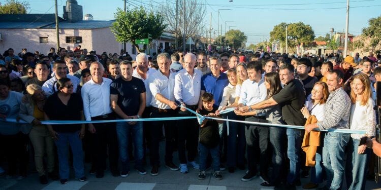 RESISTENCIA: DESPUÉS DE 40 AÑOS, EL PAVIMENTO LLEGÓ A LA CALLE TRÁNSITO COCOMAROLA