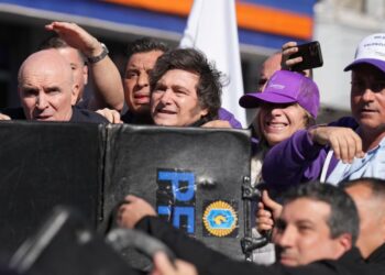 Crecen los incidentes en campaña: el Gobierno mantiene los actos y admite que hablar de violencia los beneficia