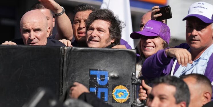 Crecen los incidentes en campaña: el Gobierno mantiene los actos y admite que hablar de violencia los beneficia