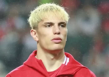Garnacho le presentó un ultimátum a Manchester United: “Me venden al Chelsea o no juego»