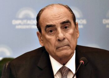 El Gobierno Reconoce la Derrota en el Congreso y Acusa al Kirchnerismo de «Demagogia»