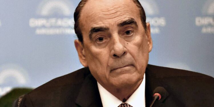 El Gobierno Reconoce la Derrota en el Congreso y Acusa al Kirchnerismo de «Demagogia»