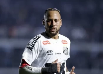 Homofobia contra Neymar en Brasil: multaron a un club por ataques contra el astro