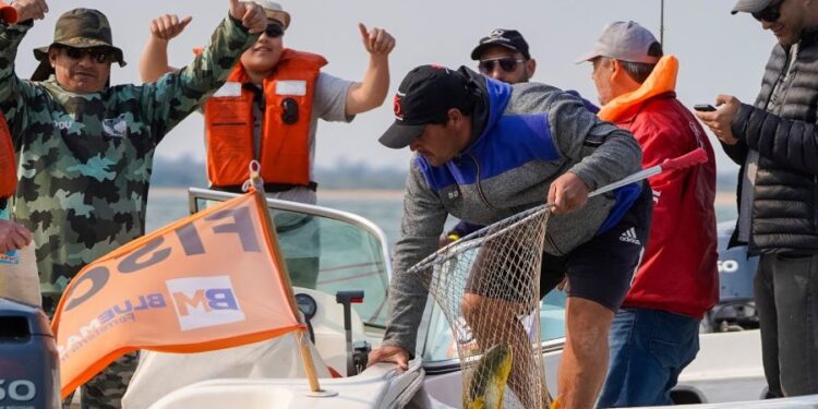 Paso de la Patria se Consolida como Capital Nacional de la Pesca: El Dorado Brilla en un Torneo Récord