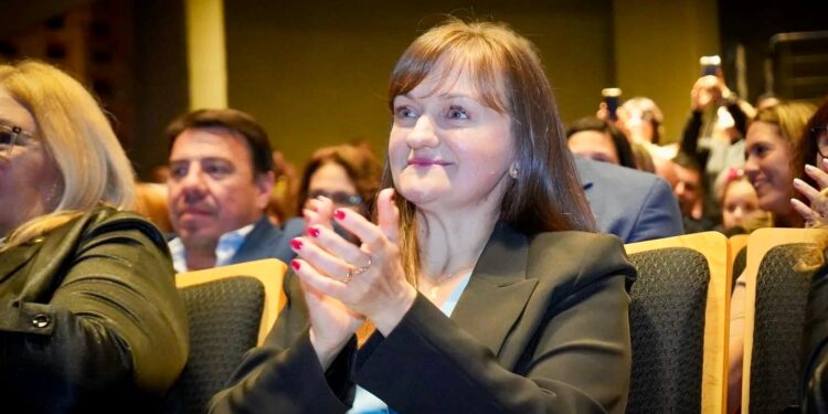 LA VICEGOBERNADORA SCHNEIDER ACOMPAÑÓ LA ENTREGA DE DIPLOMAS A LOS NUEVOS LEGISLADORES PROVINCIALES