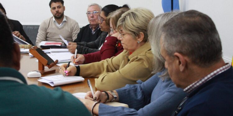 EL MINISTERIO DE EDUCACIÓN Y EL IDACH AVANZAN EN ACCIONES QUE FORTALECEN LA EDUCACIÓN BILINGÜE INTERCULTURAL