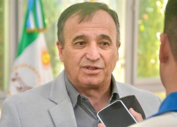 RESIDENTES: “DEBEN CUMPLIR UN CUARTO AÑO OBLIGATORIO DE SERVICIO, EN EL LUGAR QUE DETERMINE EL ESTADO”