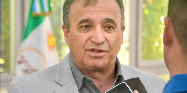RESIDENTES: “DEBEN CUMPLIR UN CUARTO AÑO OBLIGATORIO DE SERVICIO, EN EL LUGAR QUE DETERMINE EL ESTADO”
